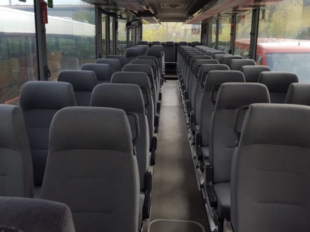 Reisebus Sitzen von vorne