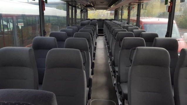 Reisebus Sitzen von vorne