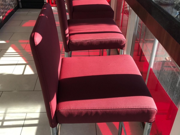 Döner Hocker in rot