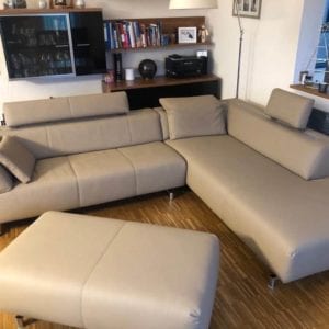 Ledersofa in beige Farbe
