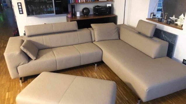 Ledersofa in beige Farbe