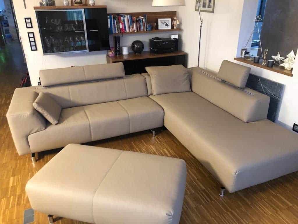 Ledersofa in beige Farbe