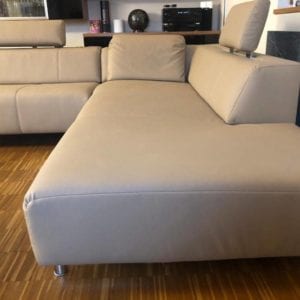Ledersofa in beige Farbe