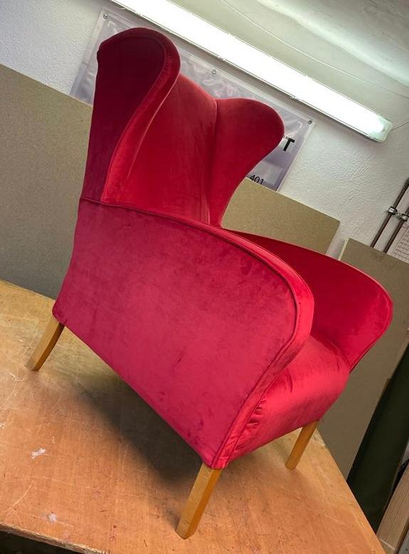 Neuer gepolsterter Sessel in Rot